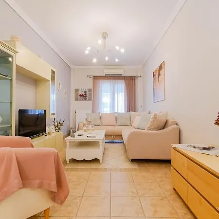 Printemps 2-bdrm Apartment, Vesta Philoxenia *