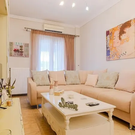 Printemps 2-bdrm Apartment, Vesta Philoxenia