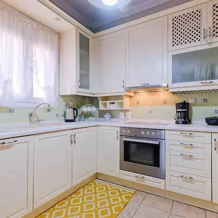 Printemps 2-bdrm Apartment, Vesta Philoxenia *