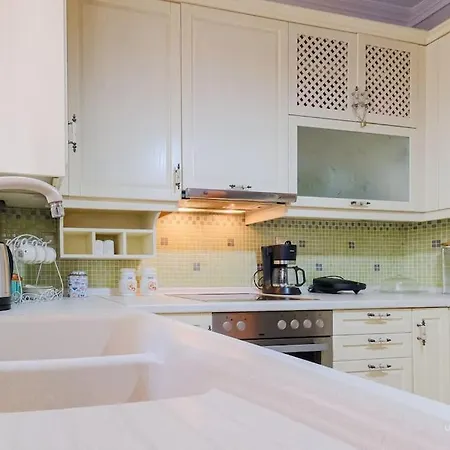 Printemps 2-bdrm Apartment, Vesta Philoxenia