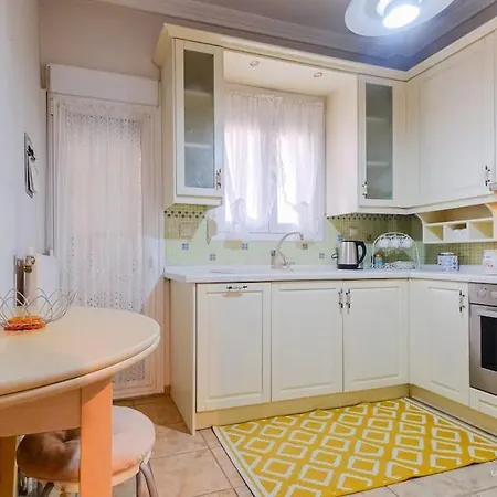 Printemps 2-bdrm Apartment, Vesta Philoxenia