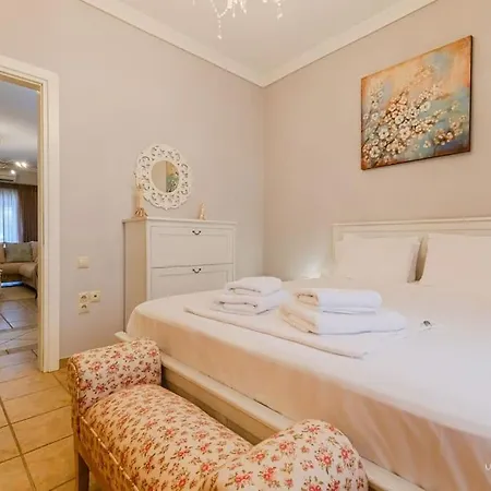 Printemps 2-bdrm Apartment, Vesta Philoxenia Apartment *