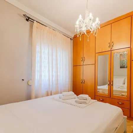 Printemps 2-bdrm Apartment, Vesta Philoxenia *