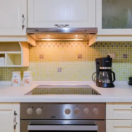 Printemps 2-bdrm Apartment, Vesta Philoxenia
